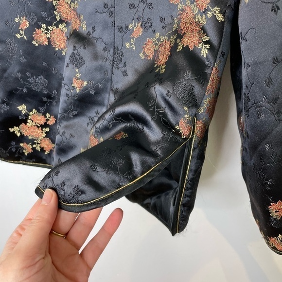 Asian floral satiny jacket - Picture 10 of 10